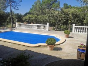 Гостиница Attractive Holiday Home in Uchaux France With Private Pool  Ушо